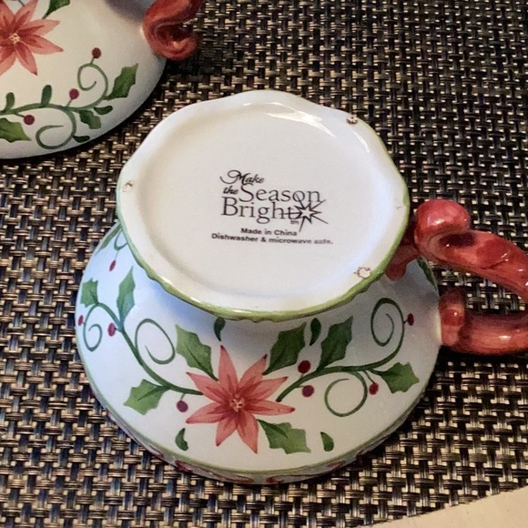 Holiday Personal Teapot with Matching Cup. - Picture 3 of 4
